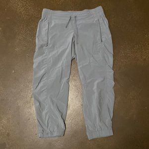 Grey Athleta cropped pants - size 4